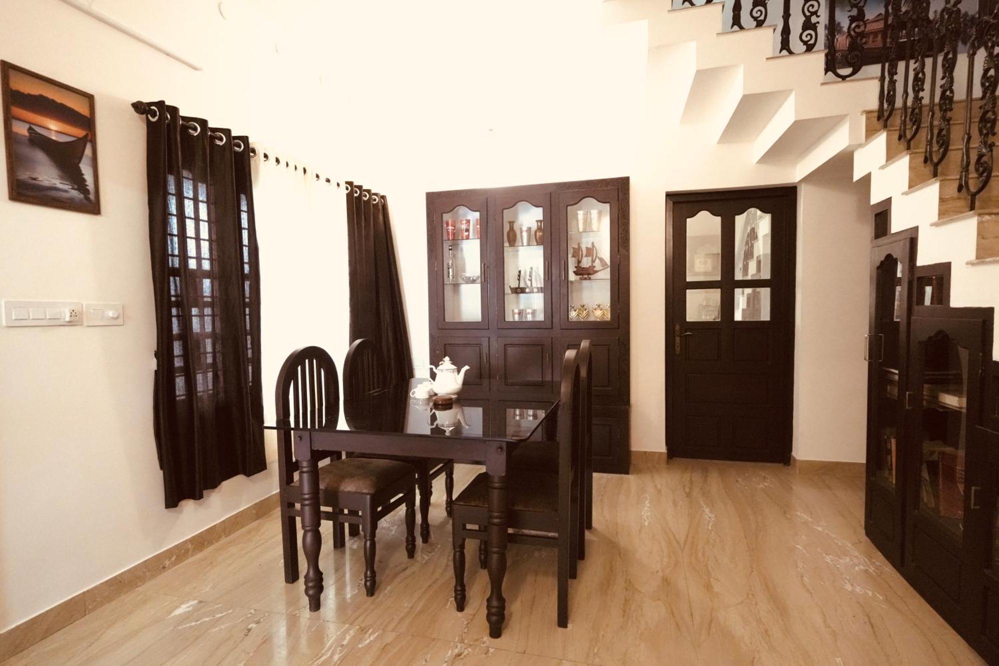 Daffodils Inn Alappuzha Buitenkant foto