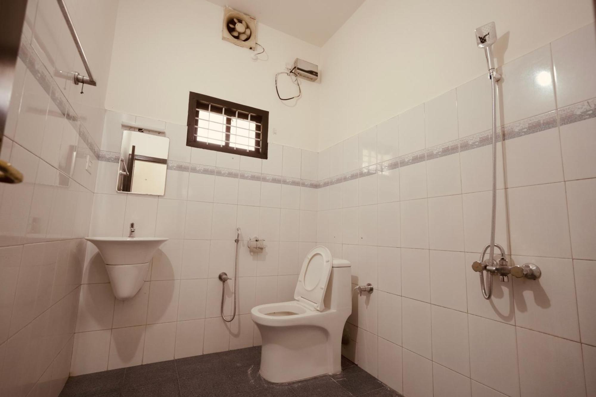 Daffodils Inn Alappuzha Buitenkant foto