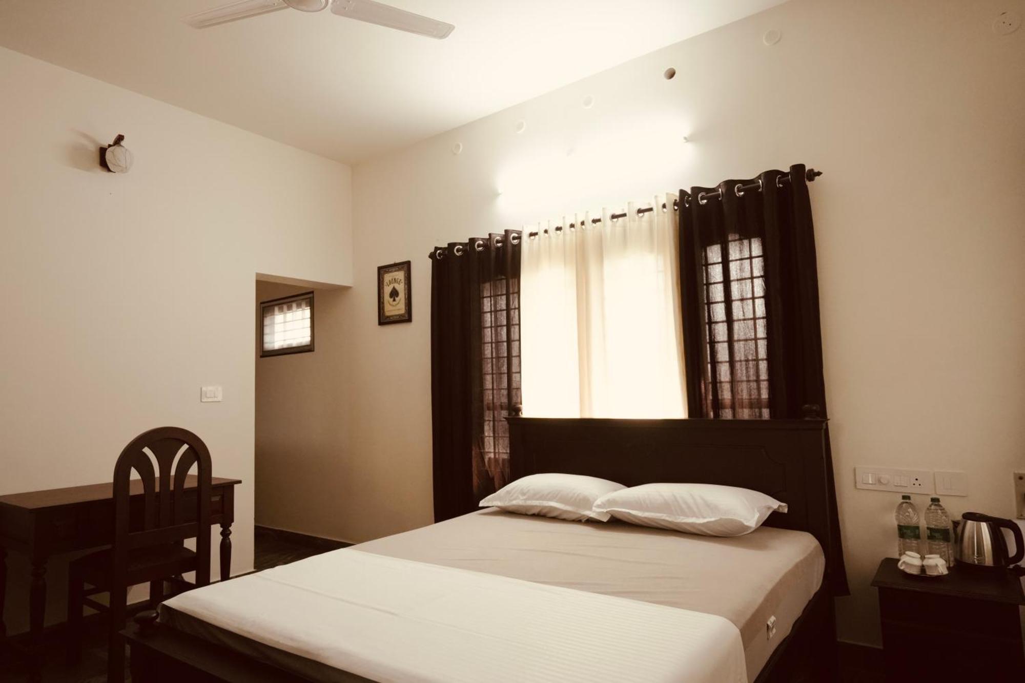 Daffodils Inn Alappuzha Buitenkant foto