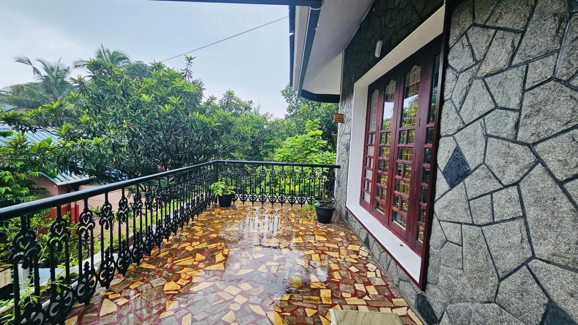 Daffodils Inn Alappuzha Buitenkant foto