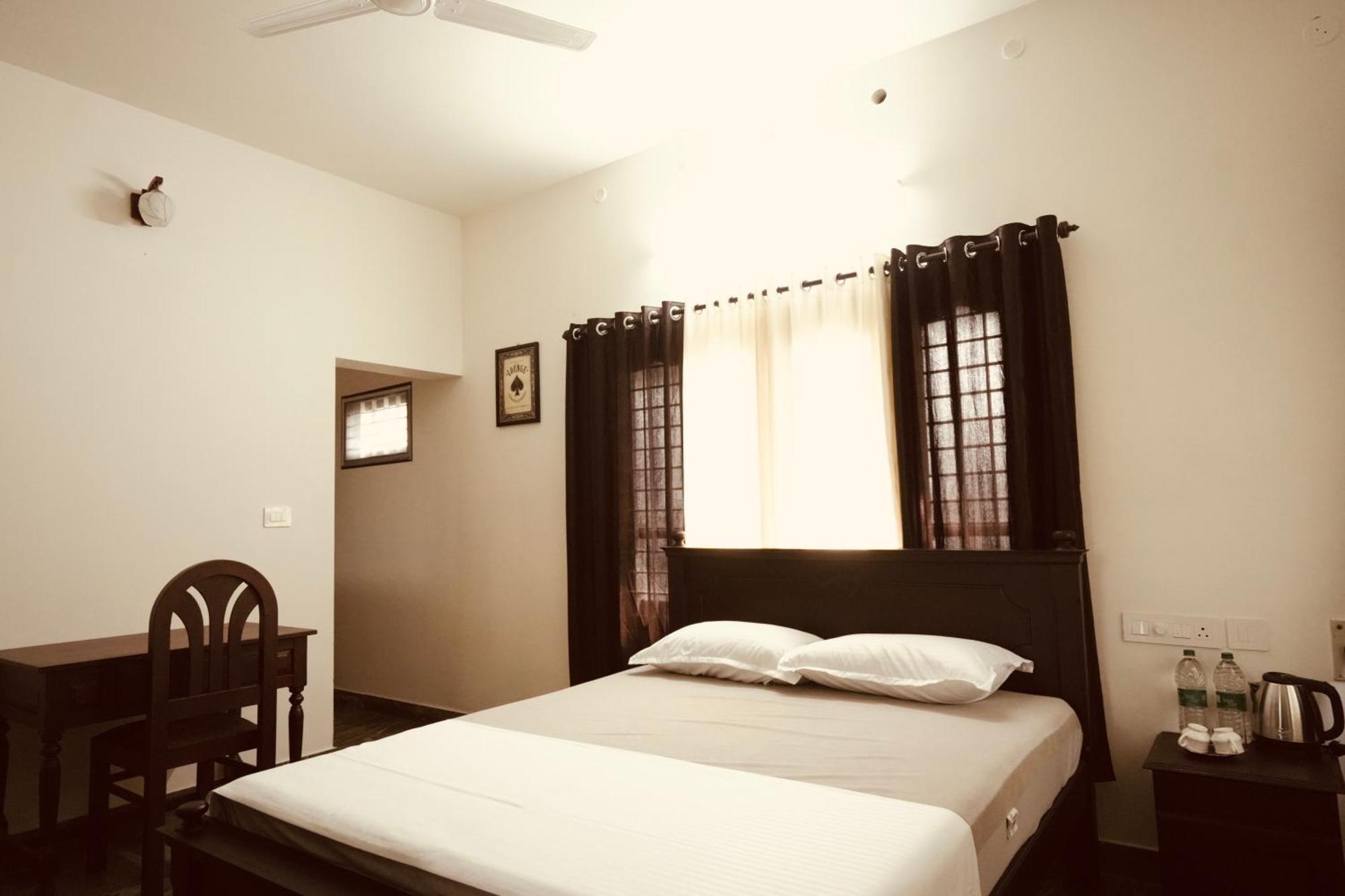 Daffodils Inn Alappuzha Buitenkant foto
